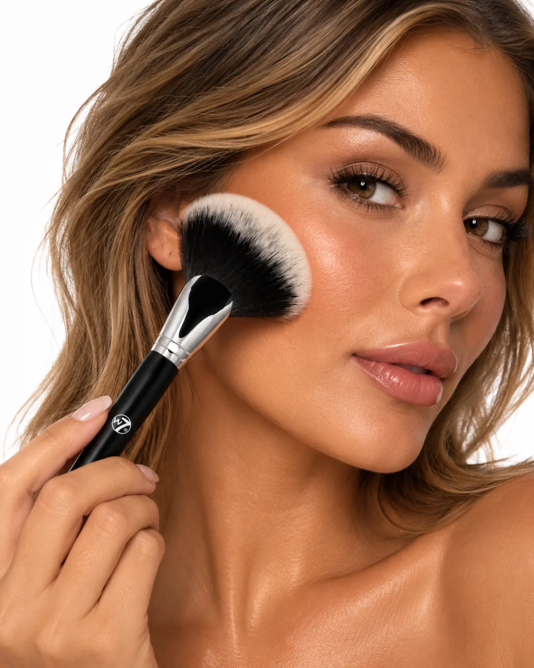 W7 Fluffy Fan Brush